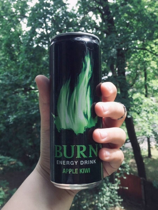 Энергетический напиток Burn ЯБЛОКО КИВИ 449 мл ж/б