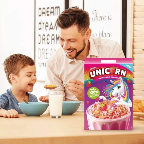 Готовый завтрак UNICORN хлопья кукурузные Клубничный коктейль 220 г
