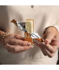 Батончик A FEW протеиновый чизкейк со вкусом Ваниль 50 г